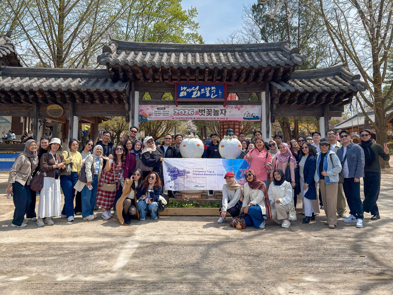 Foto grup Finally Found You di Korea Selatan · Musim Semi