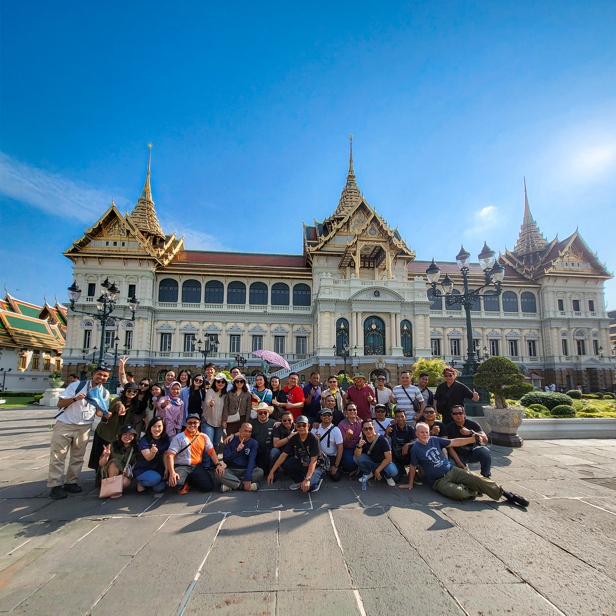 Foto grup KMF – PT. Karunia Multifinance di Bangkok - Pattaya