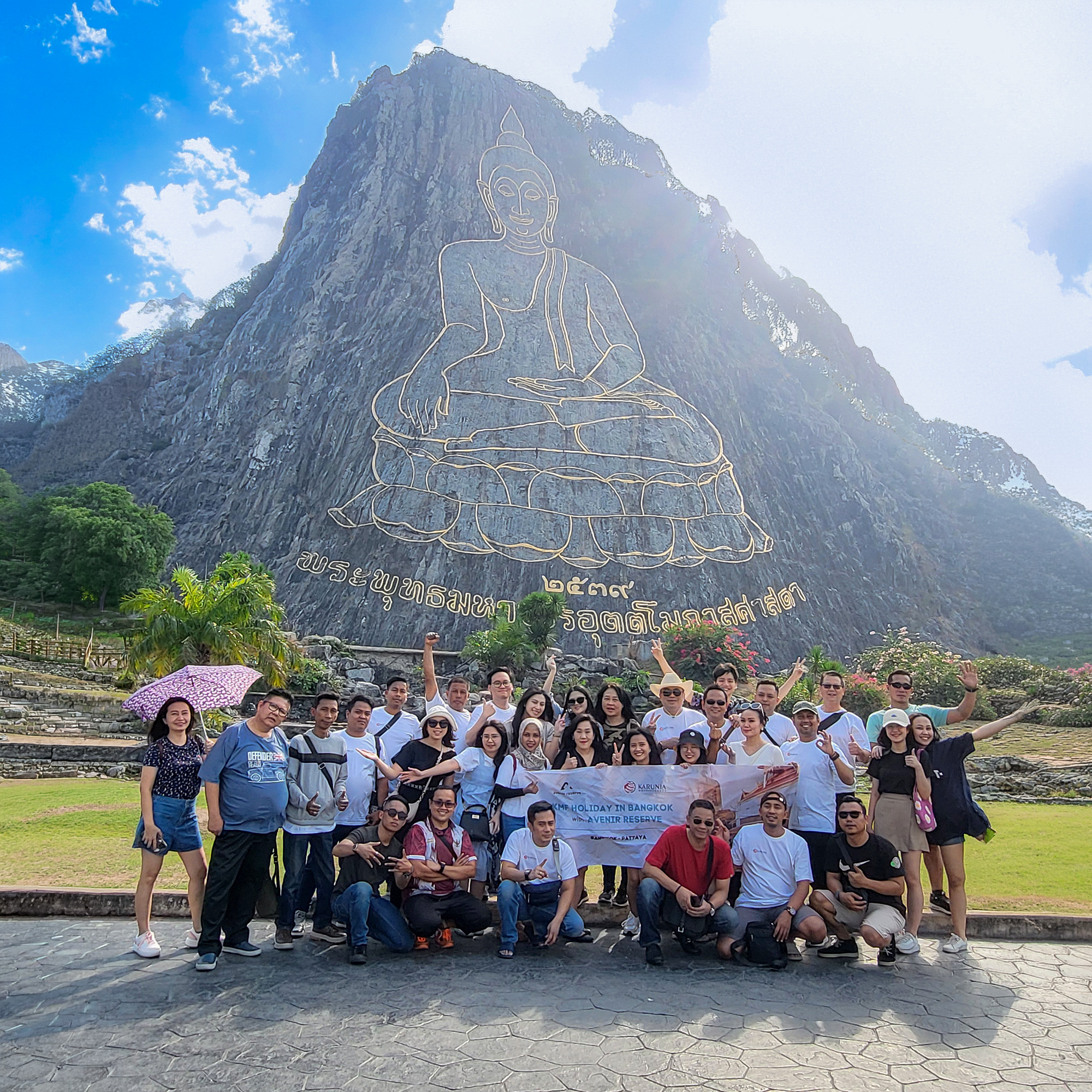 Foto grup KMF – PT. Karunia Multifinance di Bangkok - Pattaya
