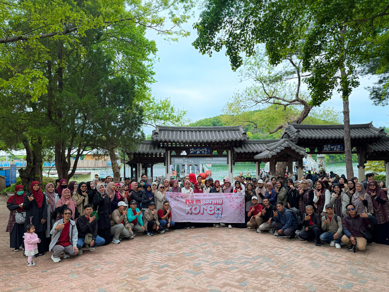 Foto grup NBRS Corp di Korea Selatan · Musim Semi